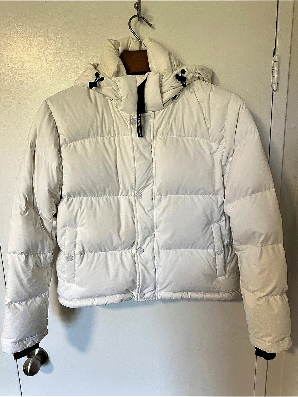 Aritzia Climate Super Puffer Shorty Jacket colour: off white Like New (Shorty) S
